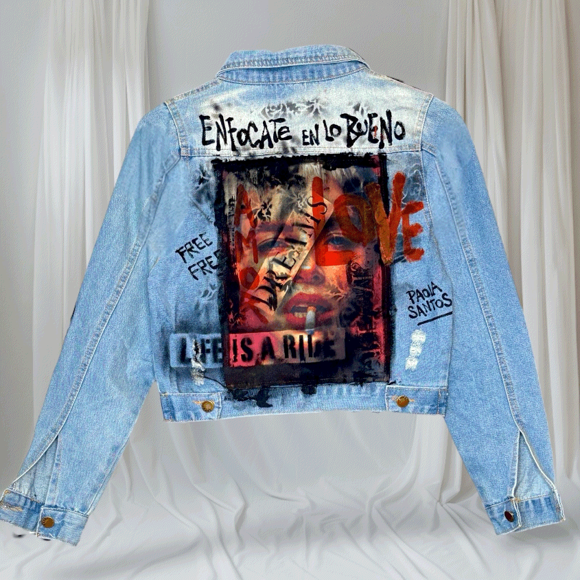 Campera intervenida “Enfocate en lo bueno” – Paola Santos