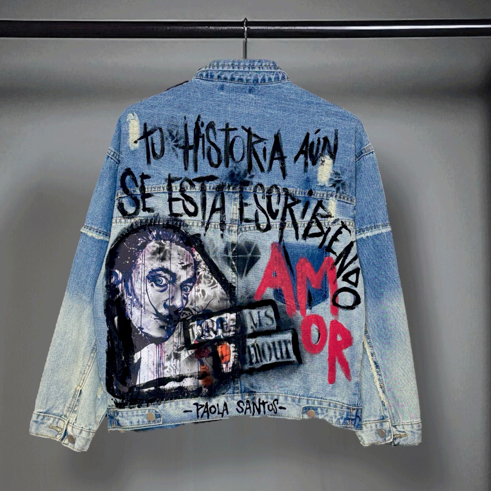 Campera intervenida “Tu historia aún se está escribiendo”