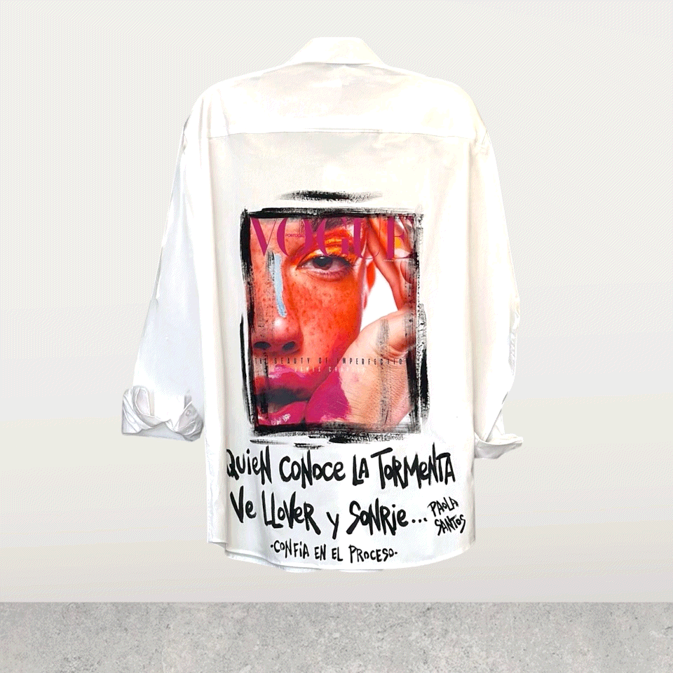 Camisa de popelina blanca pintada a mano – “Confía"