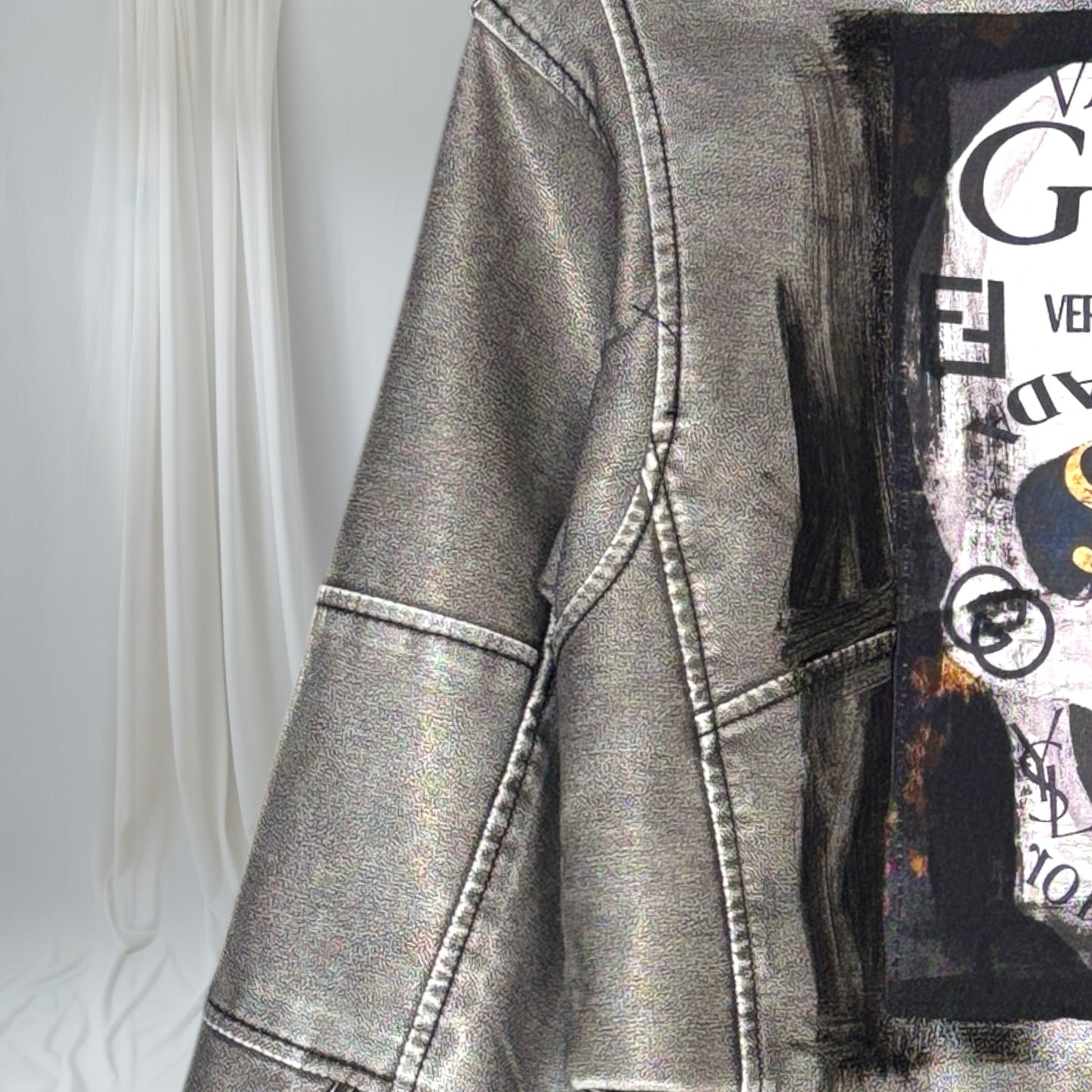 Campera “Luxury Skull” en cuero ecológico