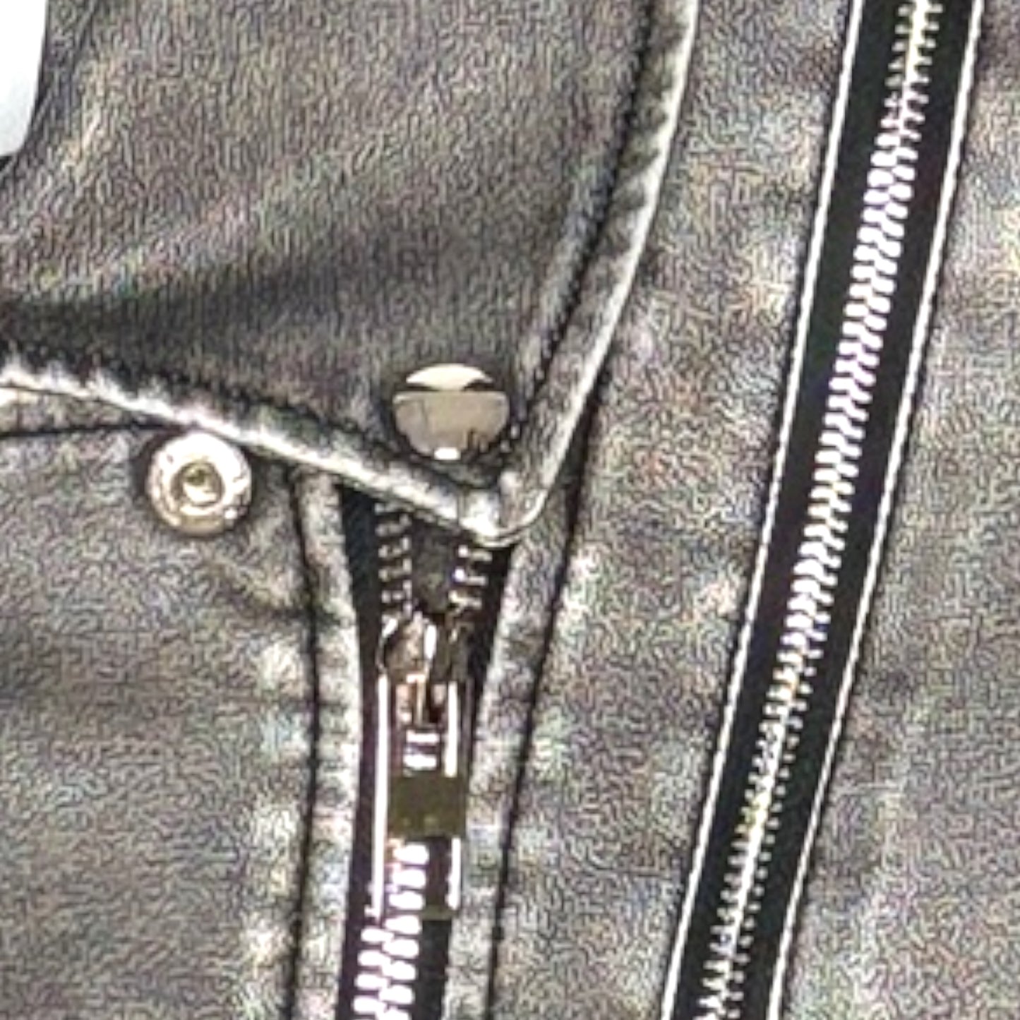 Campera “Luxury Skull” en cuero ecológico