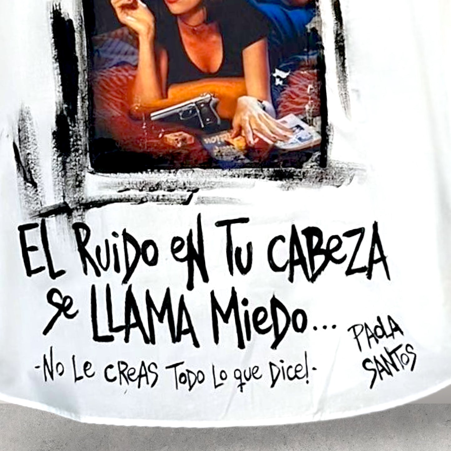 Camisa de popelina blanca pintada a mano – “El ruido en tu cabeza”