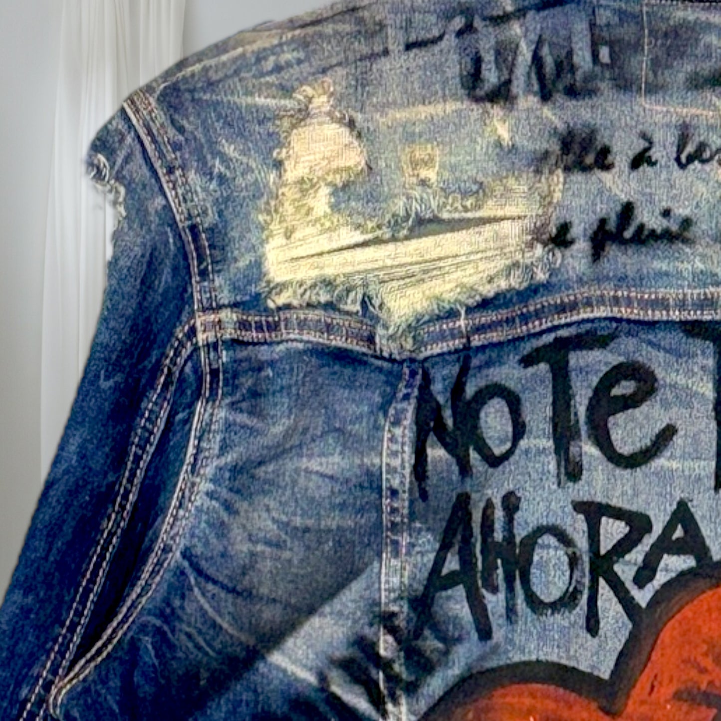 Campera intervenida “No te rindas ahora” – Paola Santos