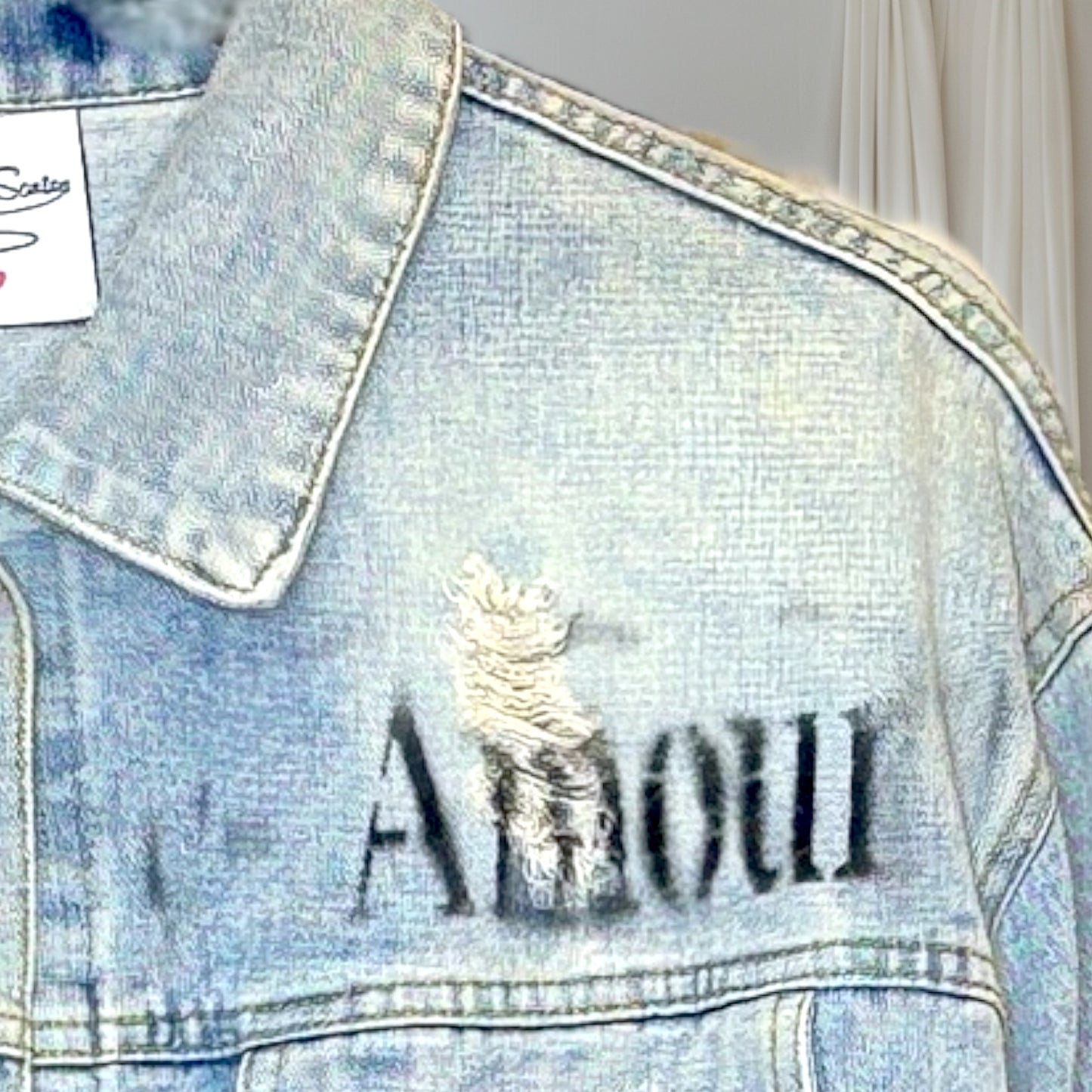 Campera intervenida “La vida es demasiado corta” – Paola Santos