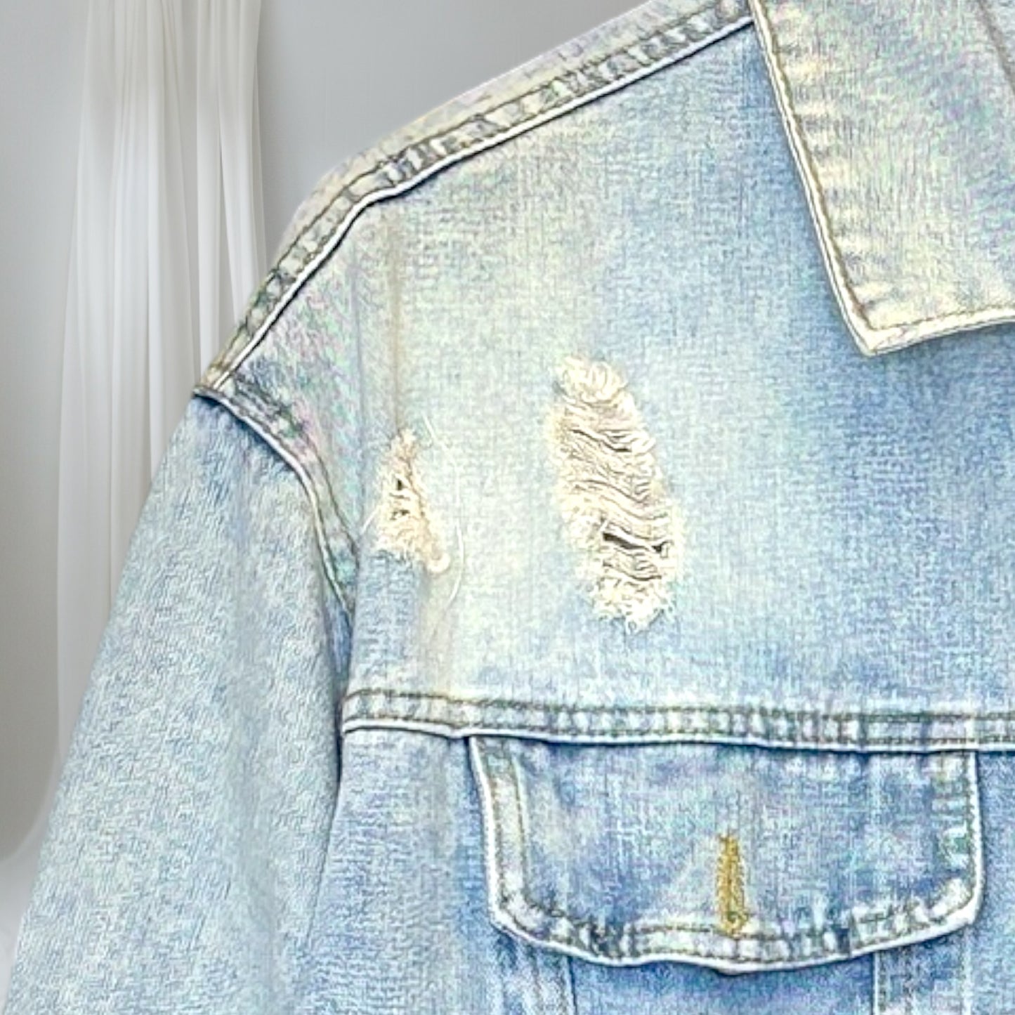 Campera intervenida “La vida es demasiado corta” – Paola Santos