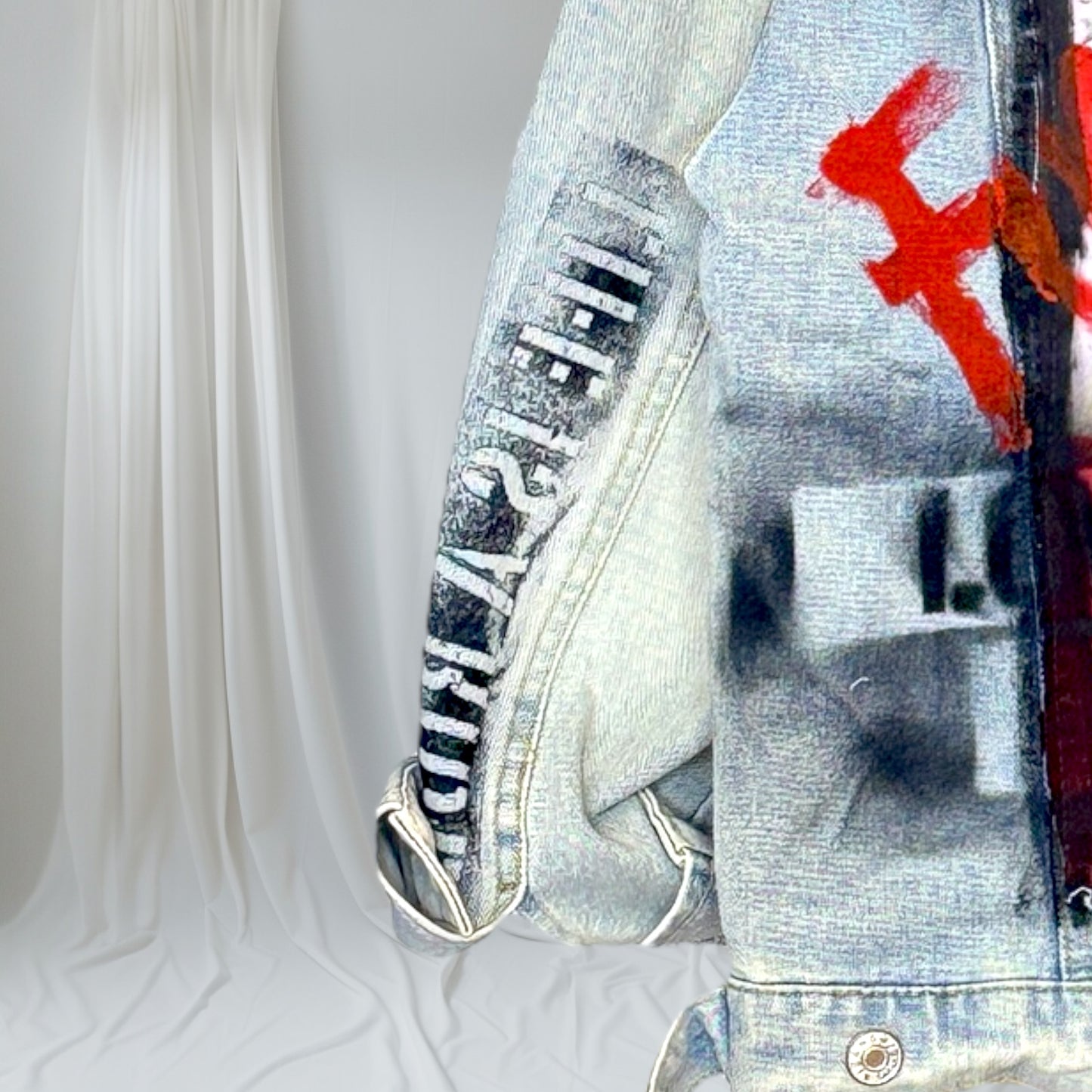 Campera intervenida “La vida es demasiado corta” – Paola Santos