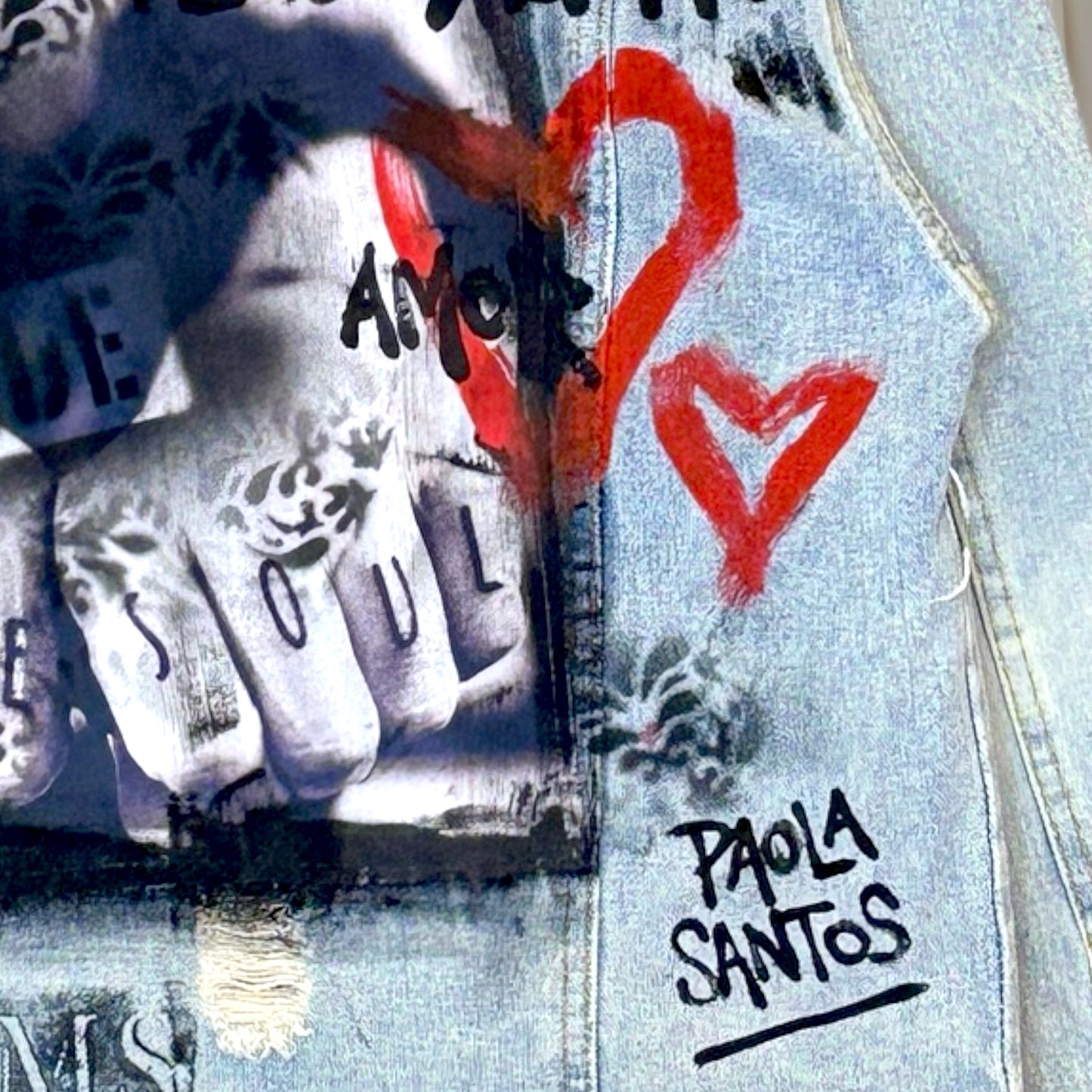 Campera intervenida “La vida es demasiado corta” – Paola Santos