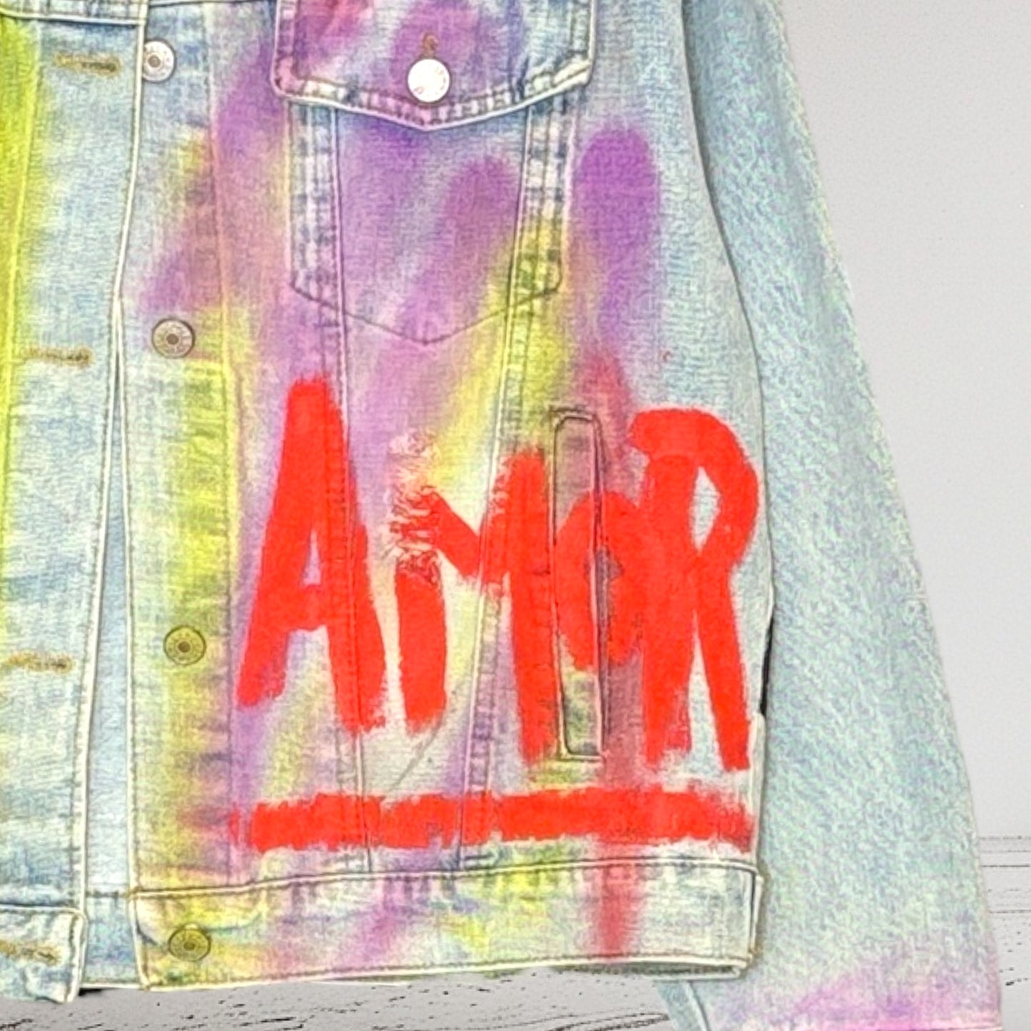 Campera intervenida “Para portarse mal, hay que saber con quién”