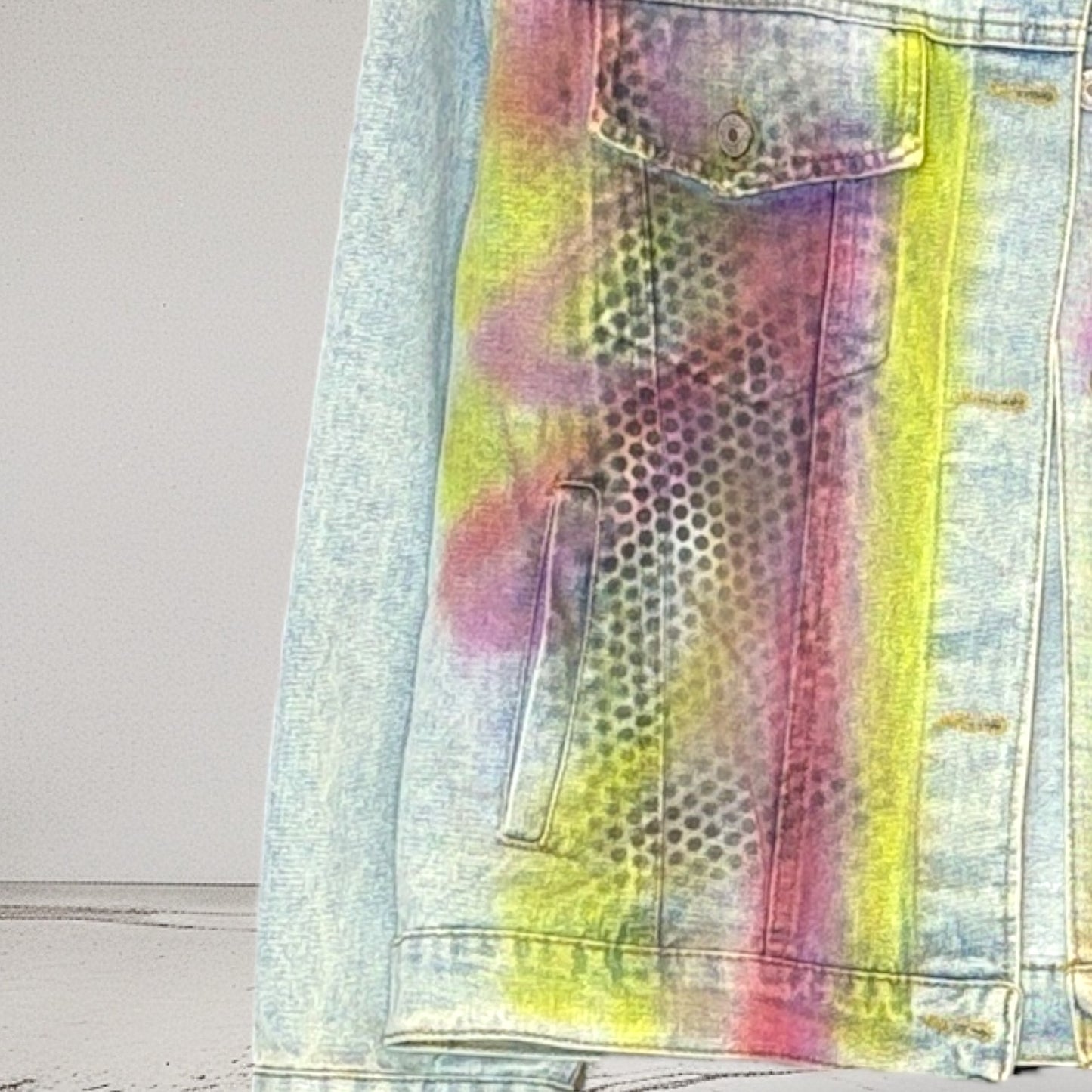 Campera intervenida “Para portarse mal, hay que saber con quién”