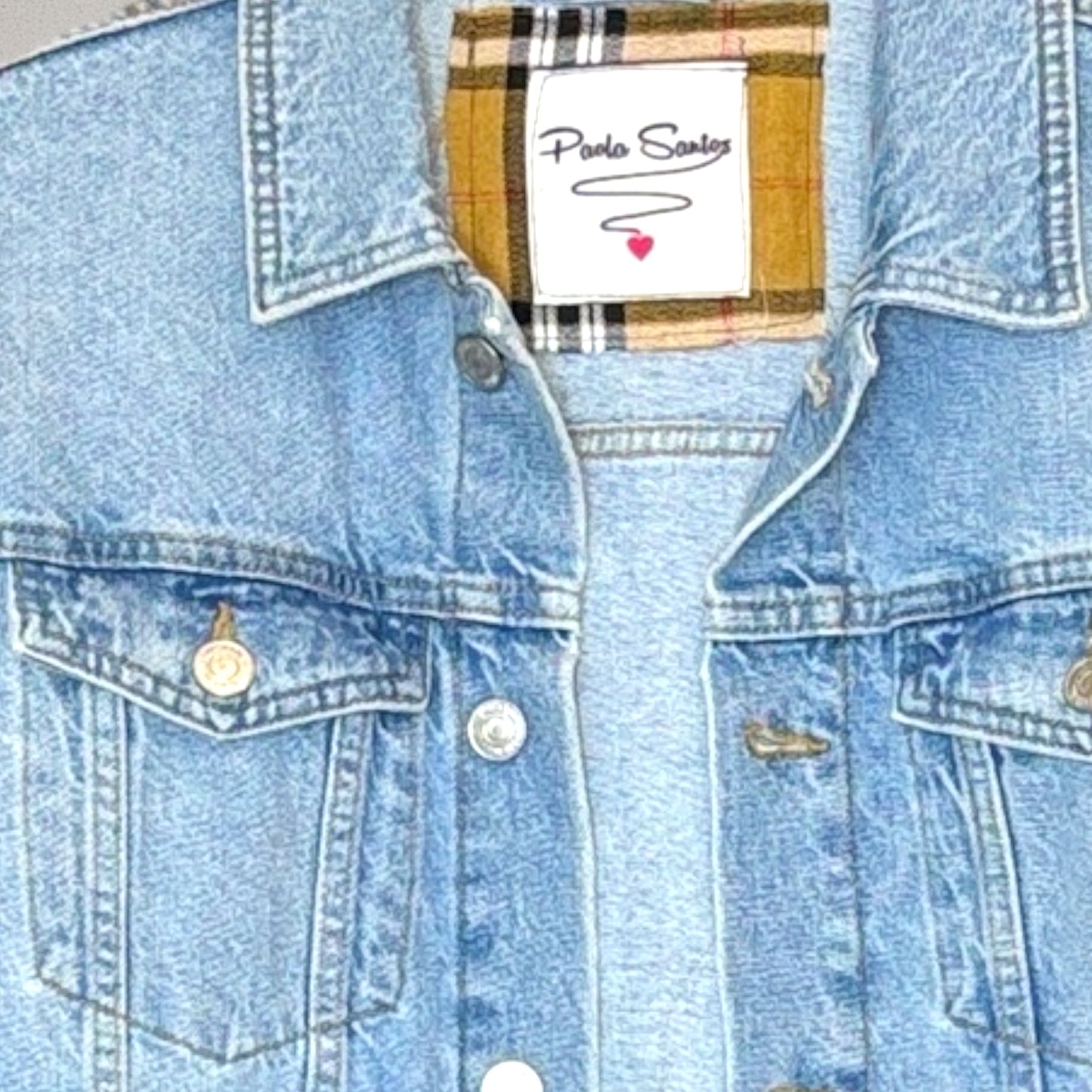 Campera intervenida “Amor que merecés” – Denim Arte Urbano