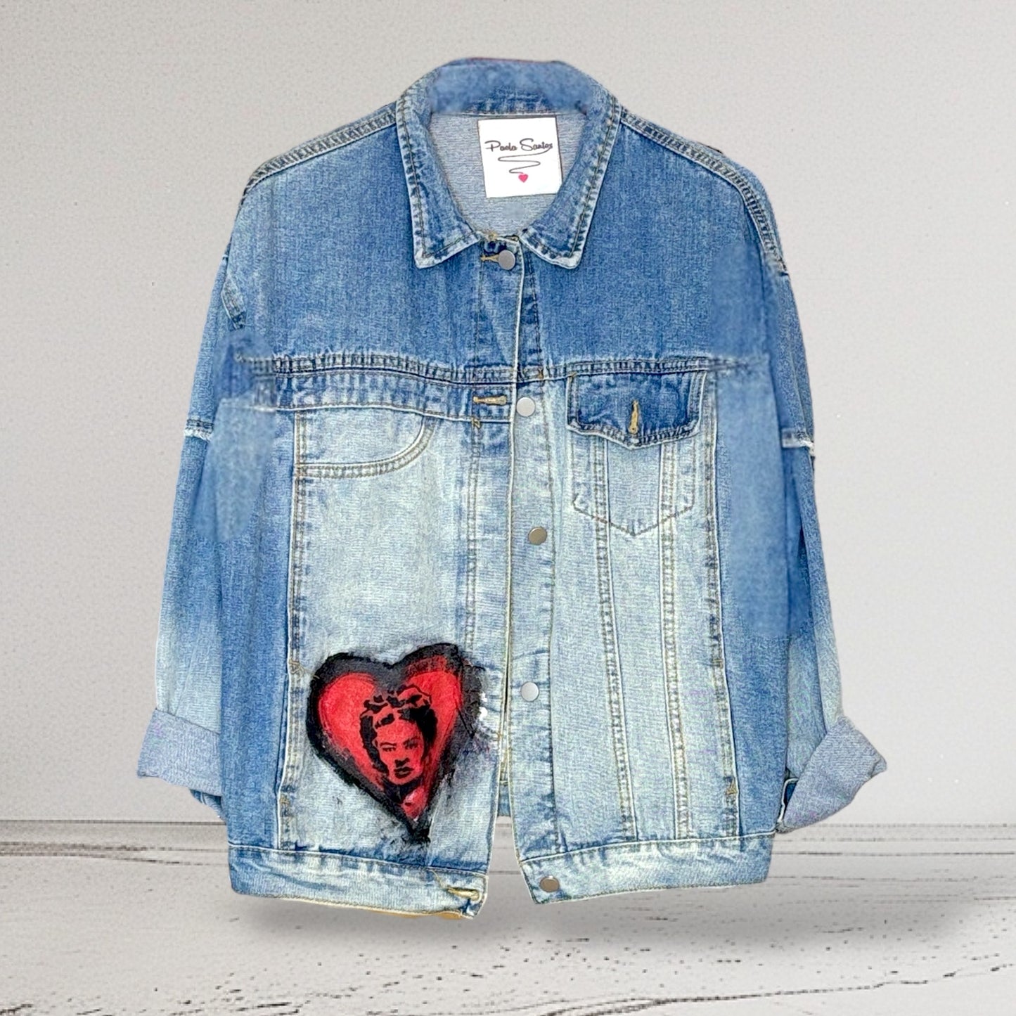 Campera intervenida “Fe es creer en lo que no se ve”
