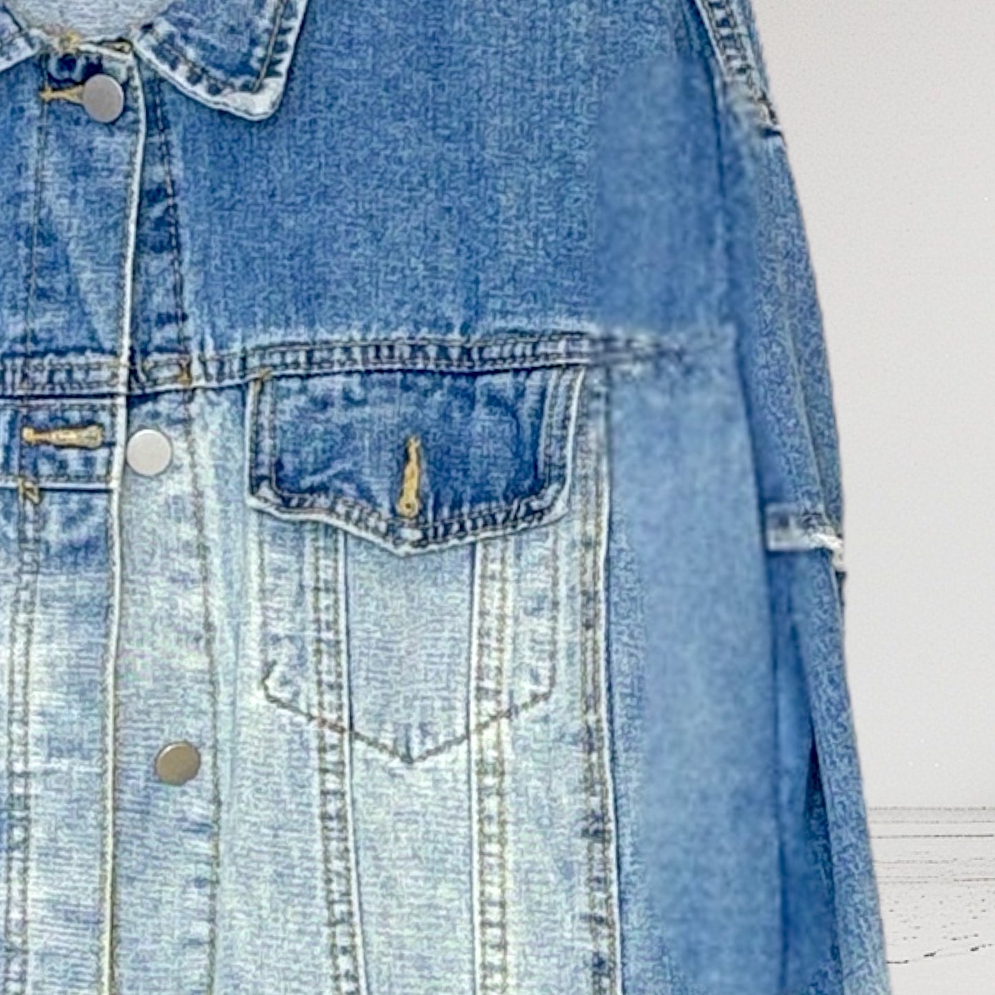 Campera intervenida “Fe es creer en lo que no se ve”