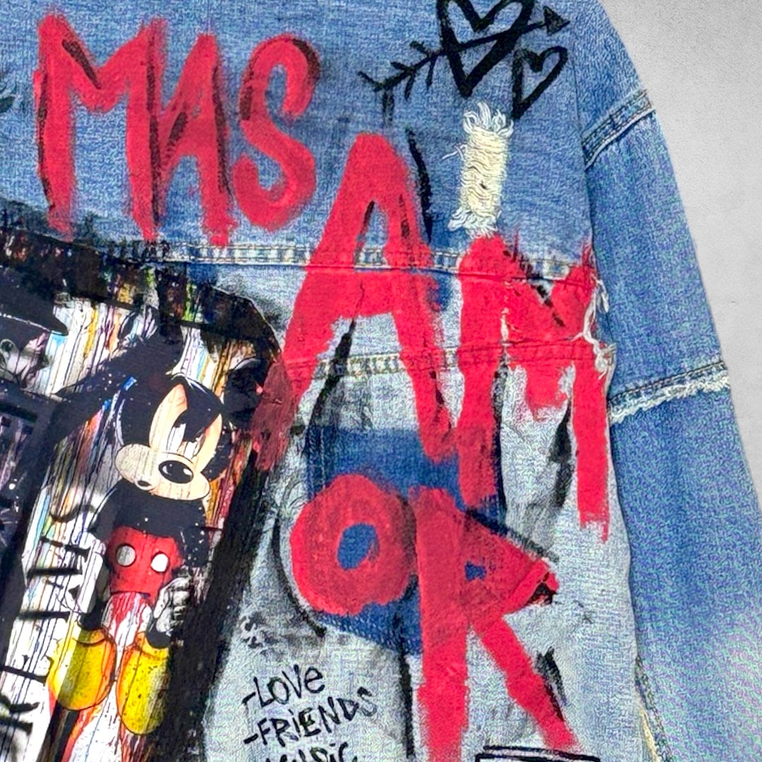 Campera intervenida “Más Amor / Mickey Pop”