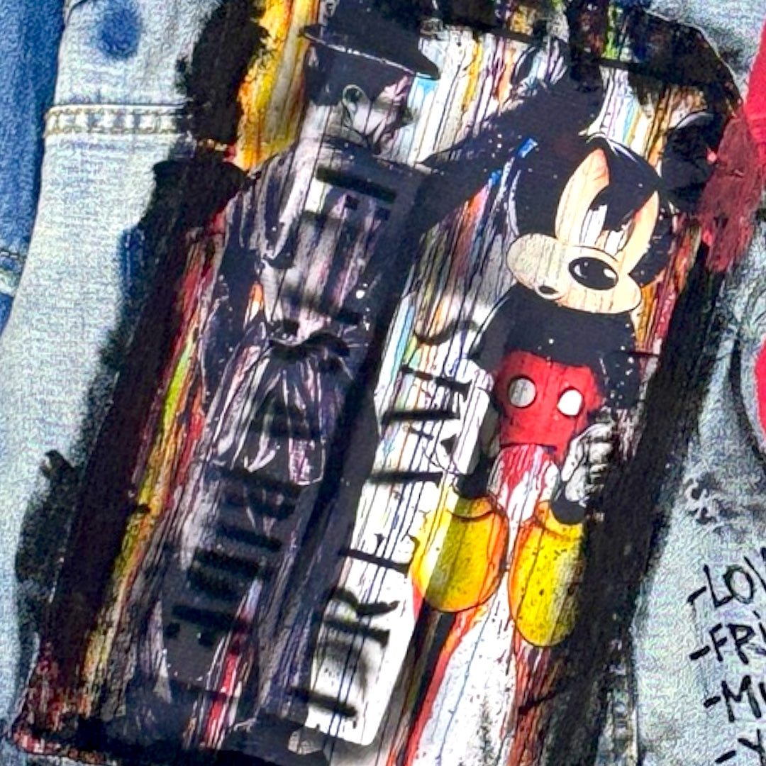 Campera intervenida “Más Amor / Mickey Pop”