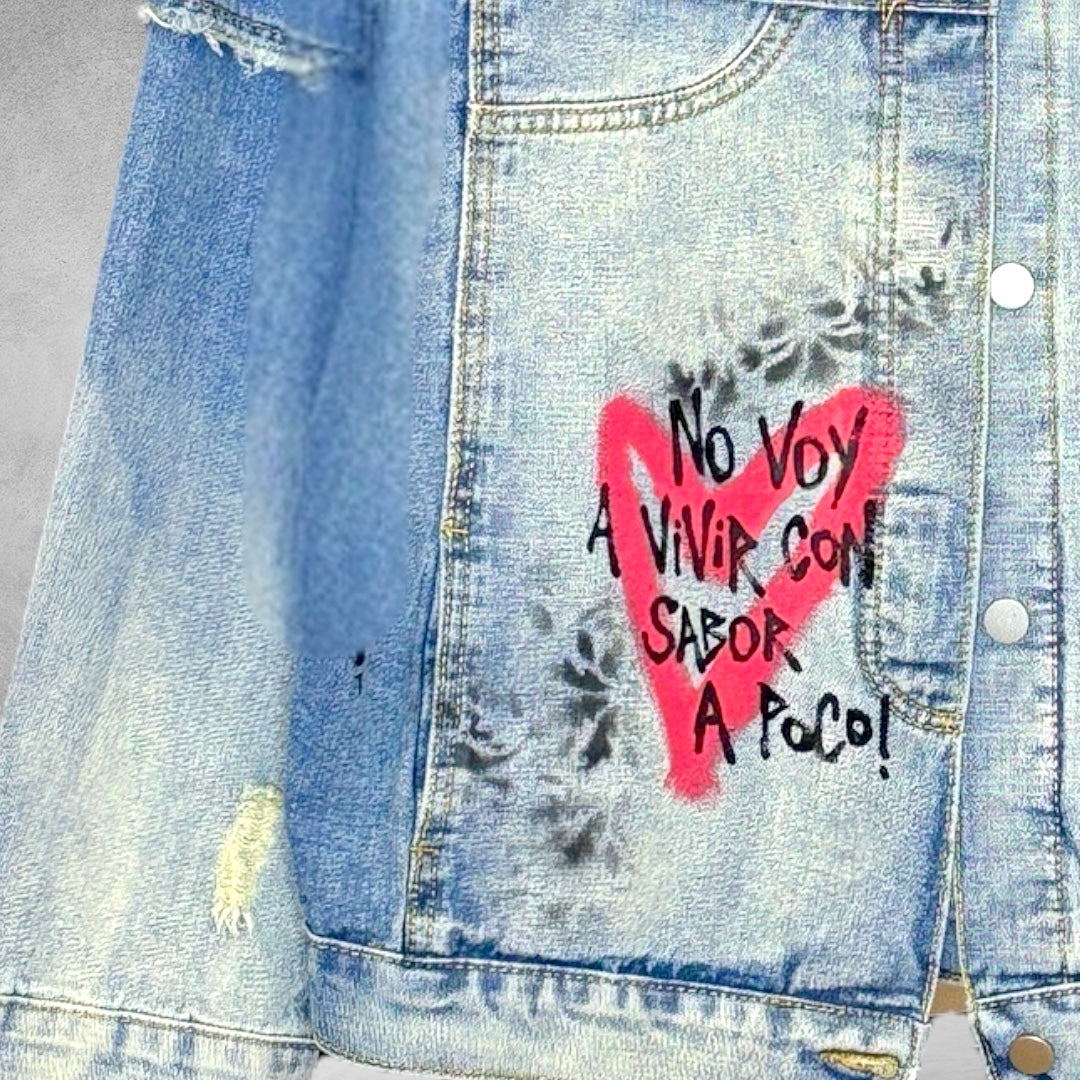 Campera intervenida “Más Amor / Mickey Pop”