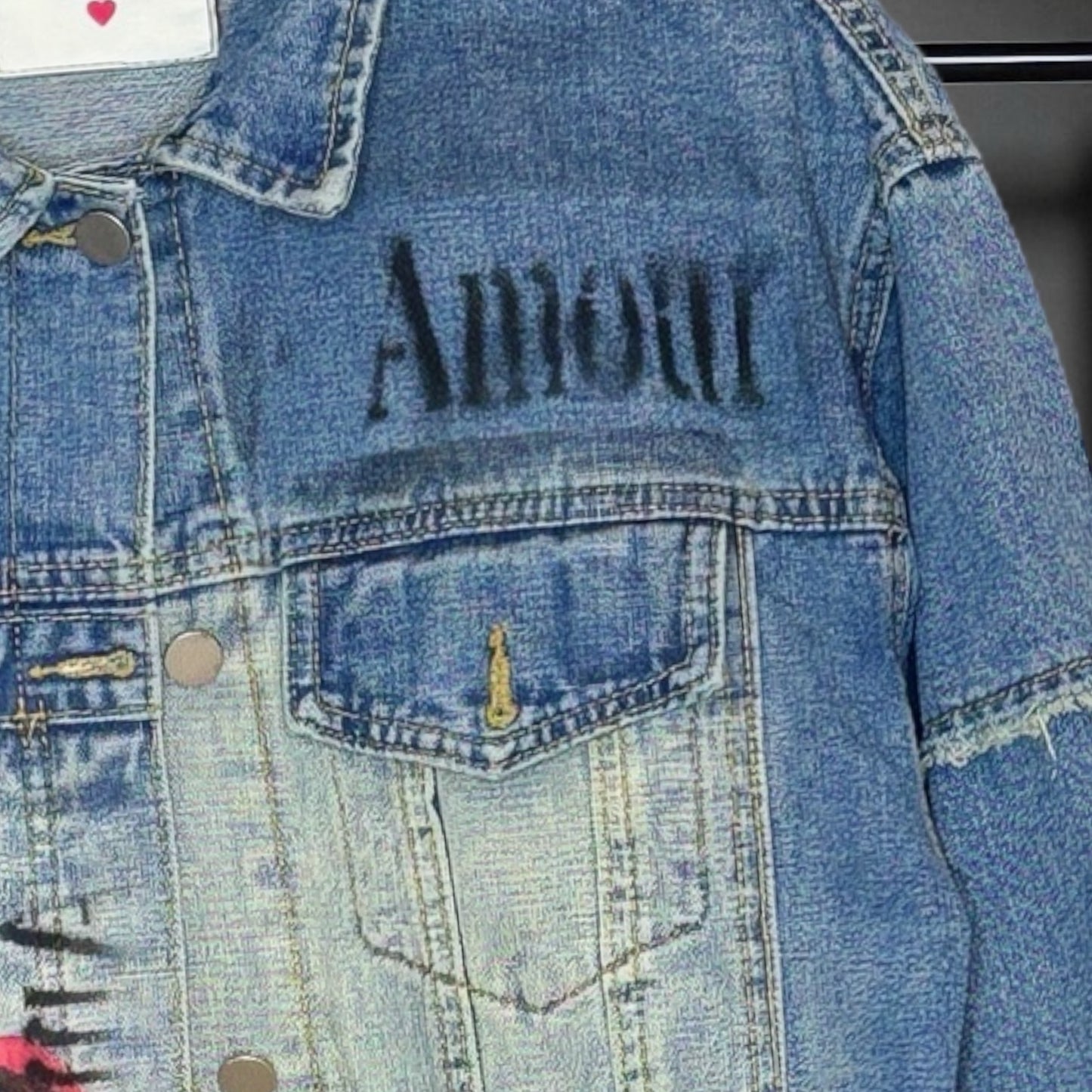 Campera intervenida “Gracias"
