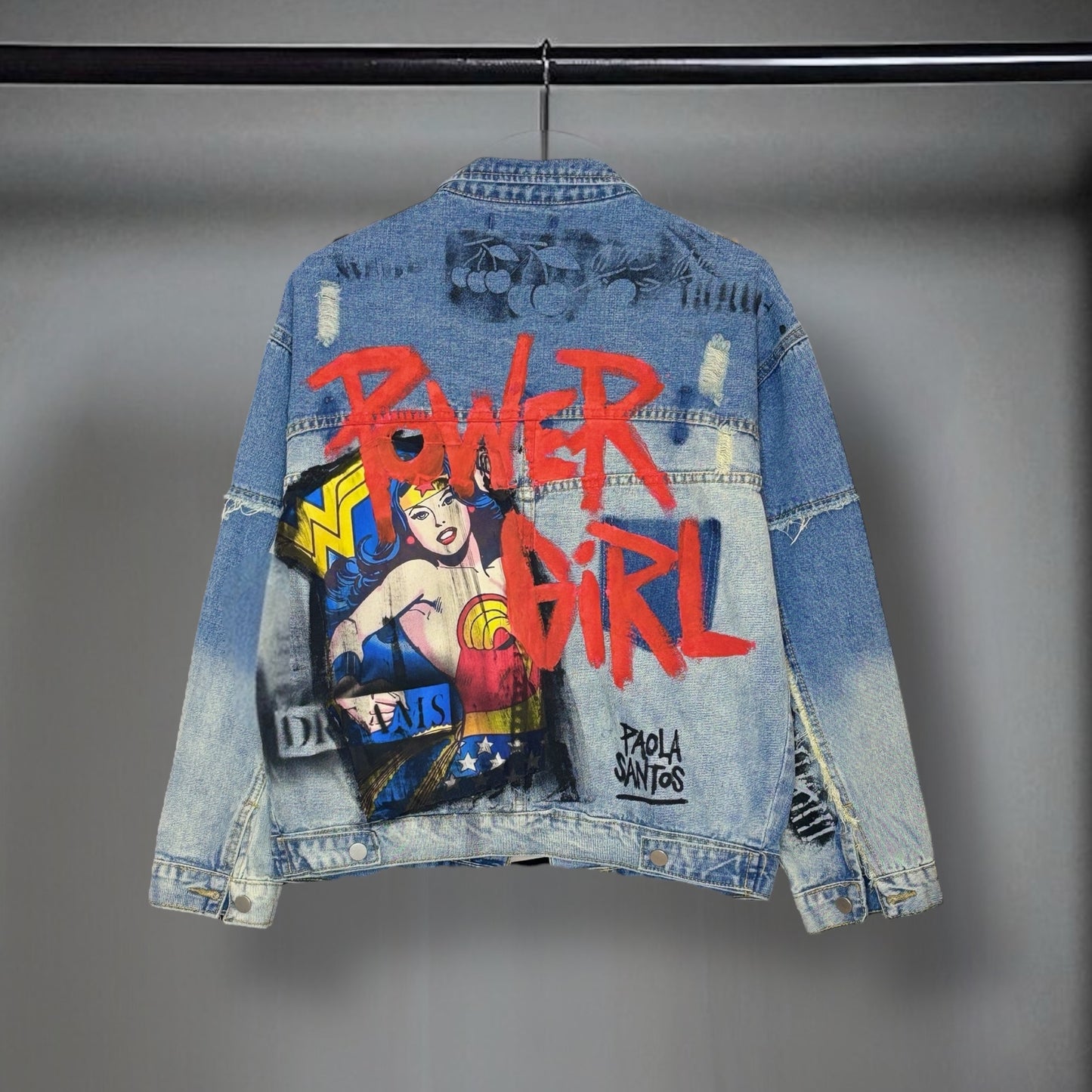 Campera intervenida “Power Girl / + Amor”
