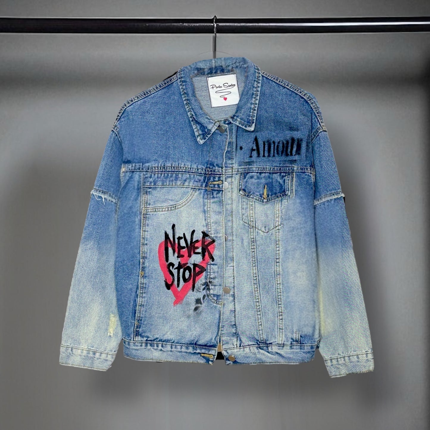 Campera intervenida “Tu historia aún se está escribiendo”