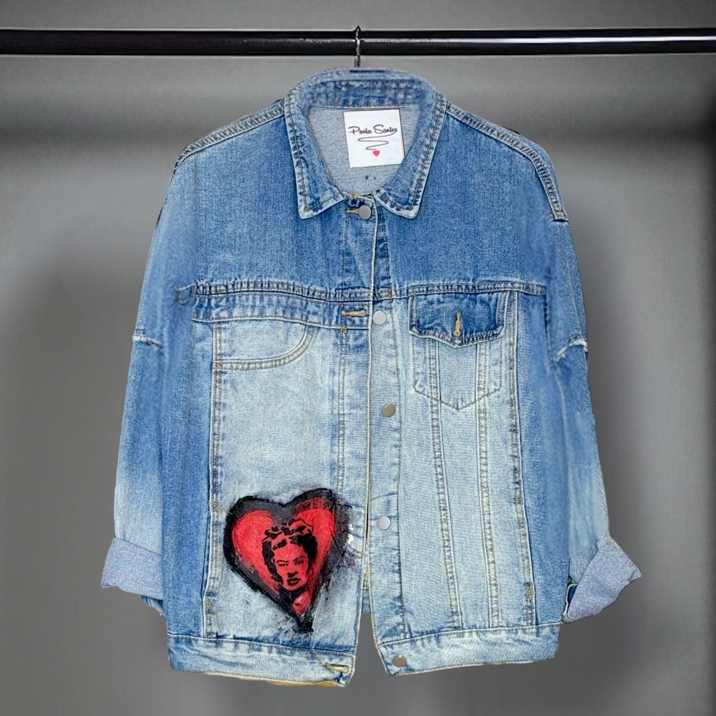 Campera intervenida “Las mujeres no olvidan, archivan”