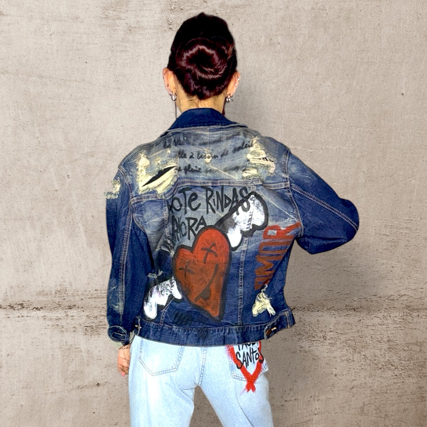 Campera intervenida “No te rindas ahora” – Paola Santos
