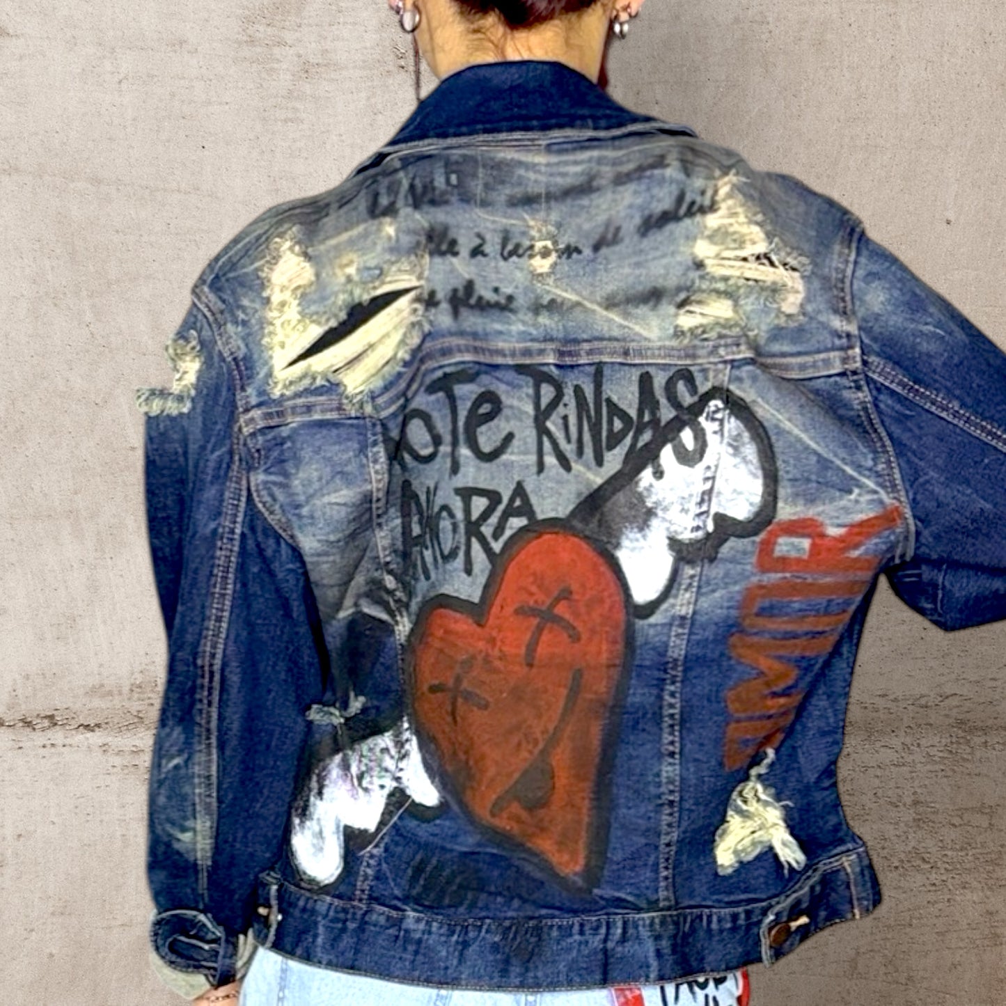 Campera intervenida “No te rindas ahora” – Paola Santos