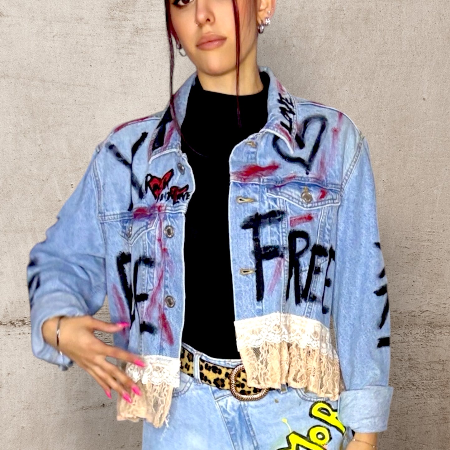 Campera intervenida “Vivila como se te dé la gana” – Denim + Encaje