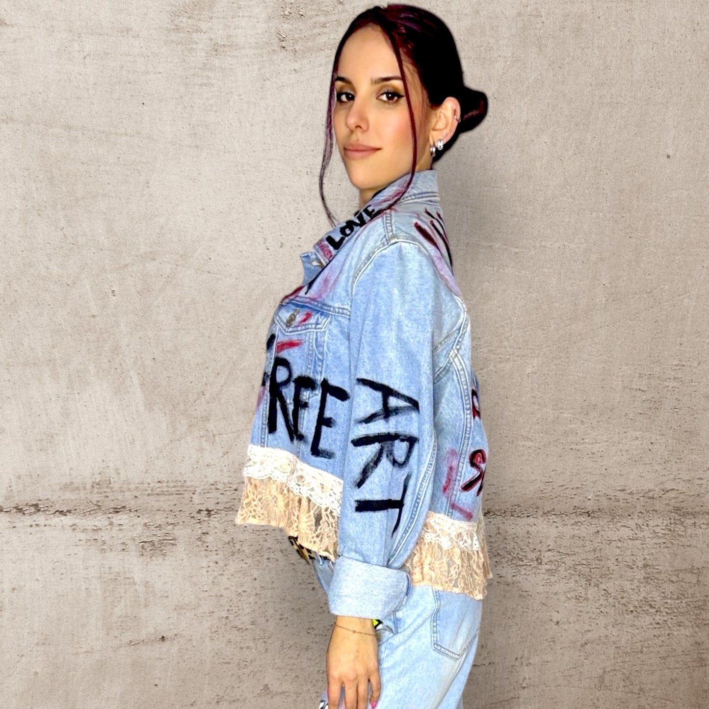 Campera intervenida “Vivila como se te dé la gana” – Denim + Encaje
