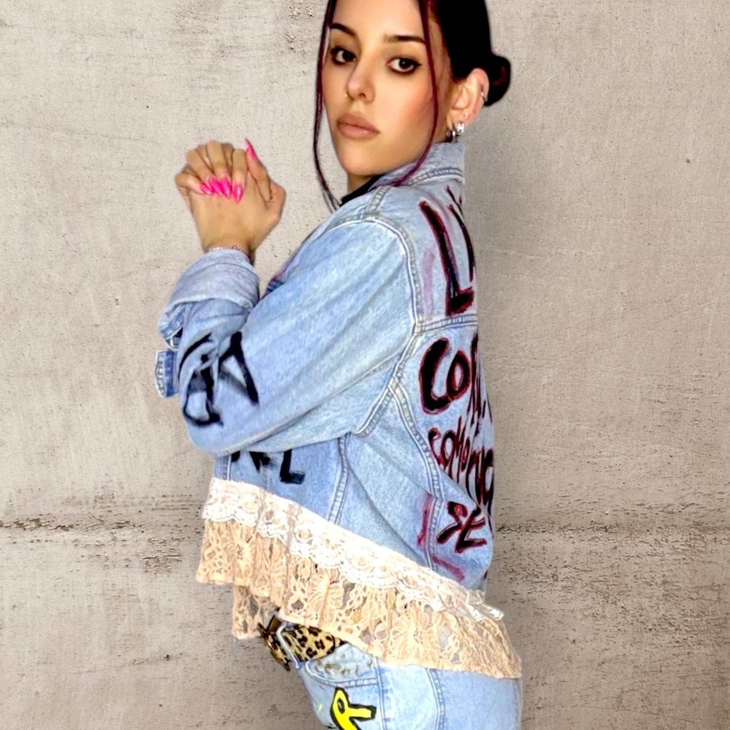 Campera intervenida “Vivila como se te dé la gana” – Denim + Encaje