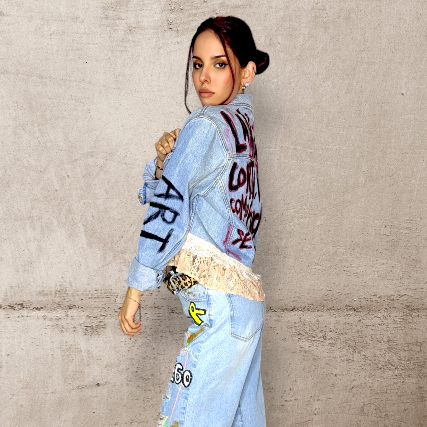 Campera intervenida “Vivila como se te dé la gana” – Denim + Encaje