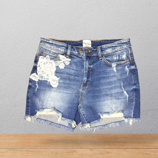Bermuda Denim con Aplicación de Encaje