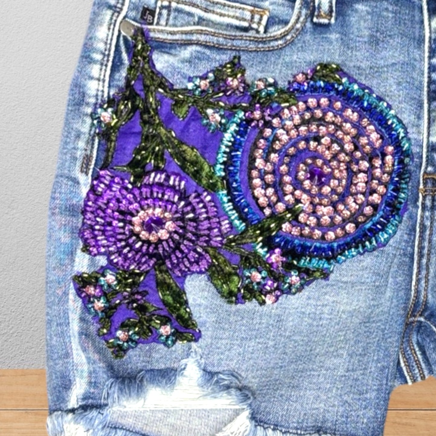 Bermuda Denim con Bordado Artesanal