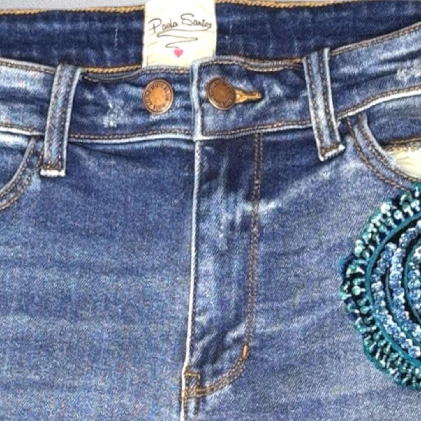 Bermuda Denim con Bordado Artesanal