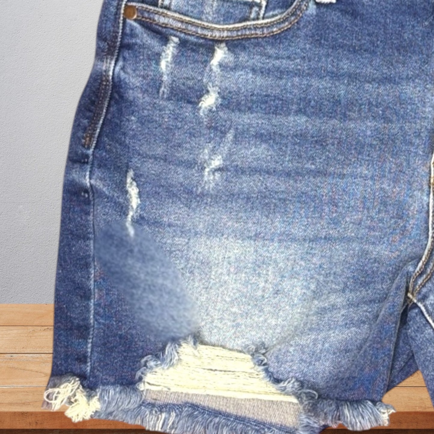 Bermuda Denim con Bordado Artesanal