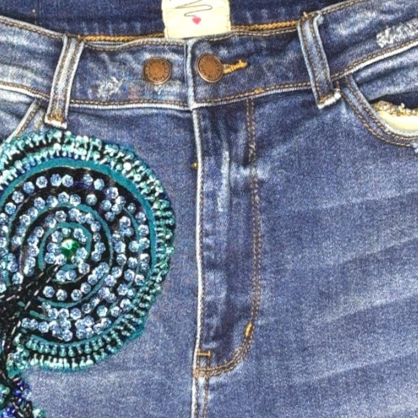 Bermuda Denim con Bordado Artesanal