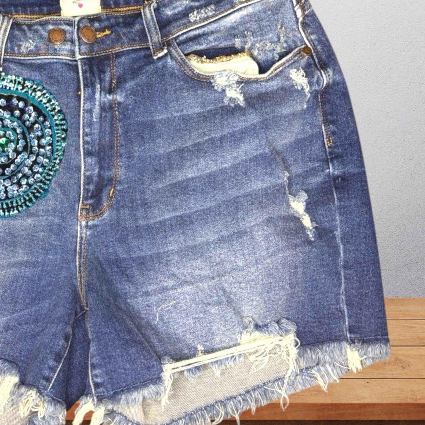 Bermuda Denim con Bordado Artesanal