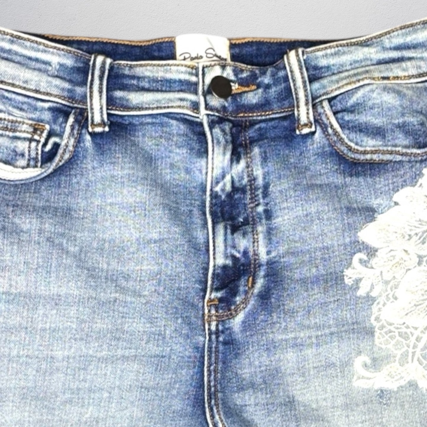 Bermuda Denim con Encaje Blanco