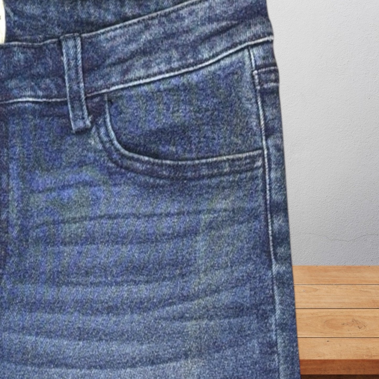 Bermuda Denim con Aplique Dorado