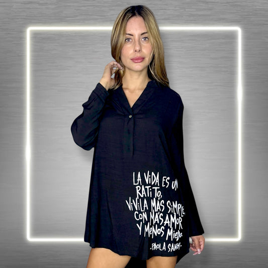 🖤 Camisa Oversize Negra — “La vida es un ratito”