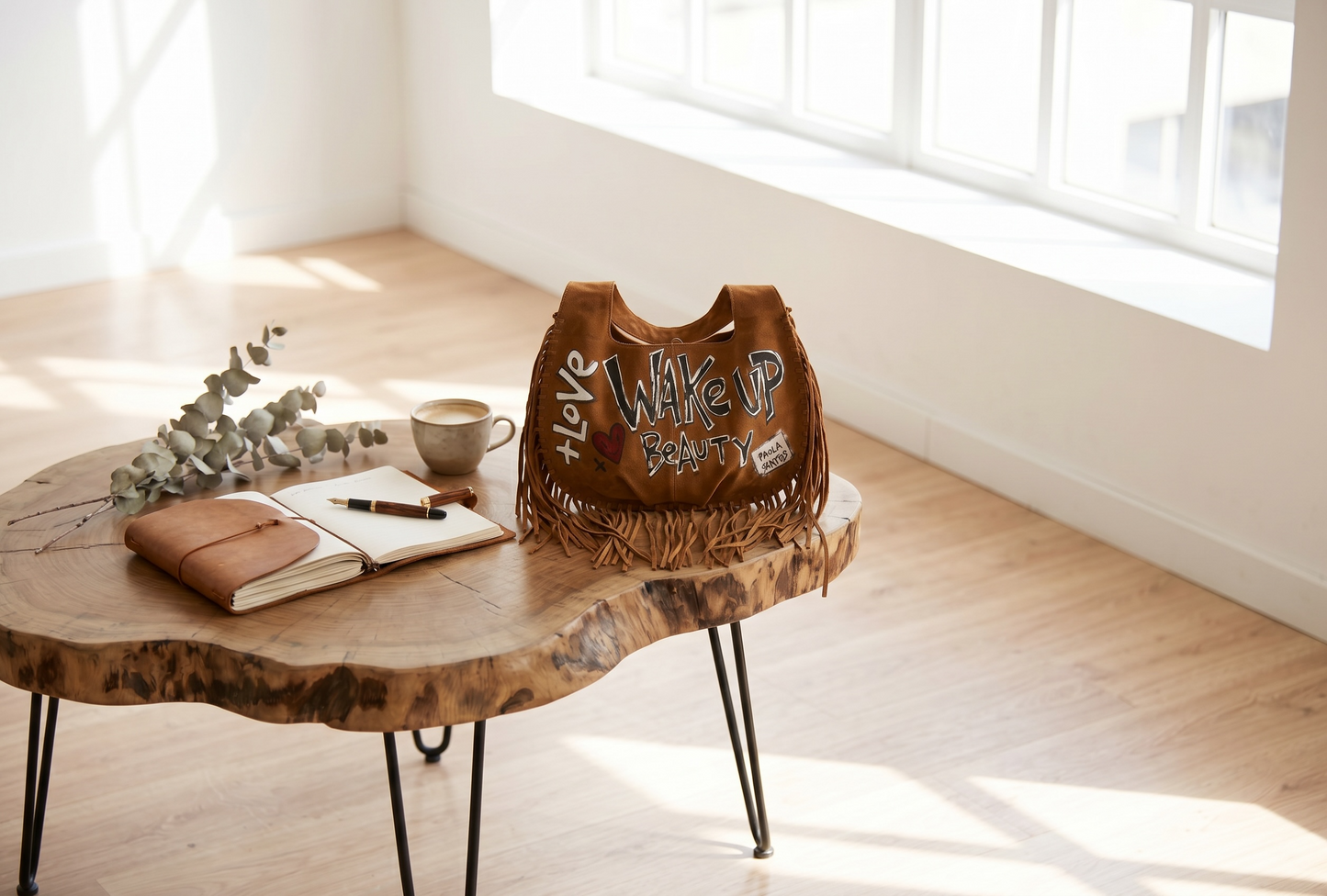 Bolso Agamuzado con Flecos "Wake Up Beauty"