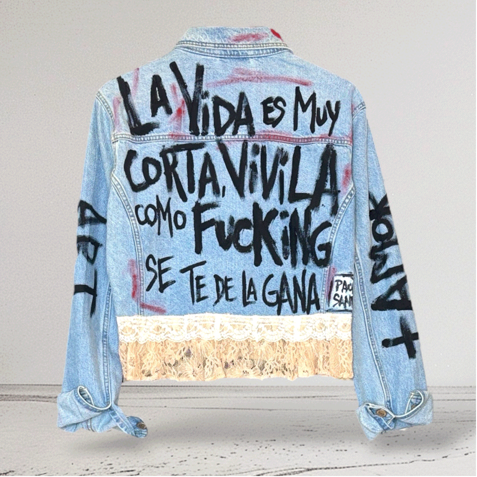 Campera intervenida “Vivila como se te dé la gana” – Denim + Encaje