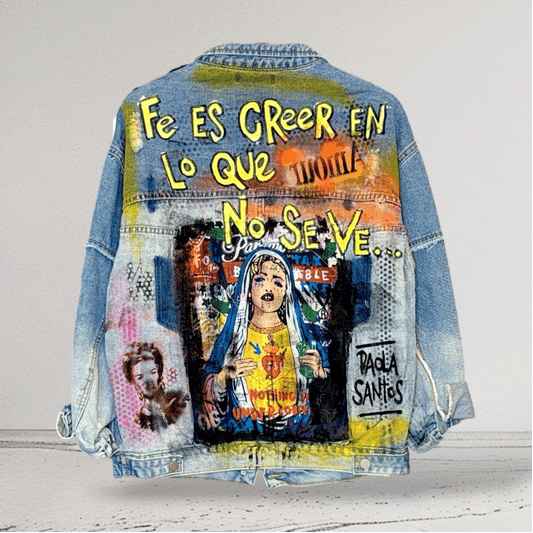 Campera intervenida “Fe es creer en lo que no se ve”