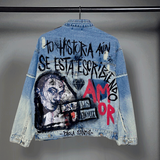 Campera intervenida “Tu historia aún se está escribiendo”