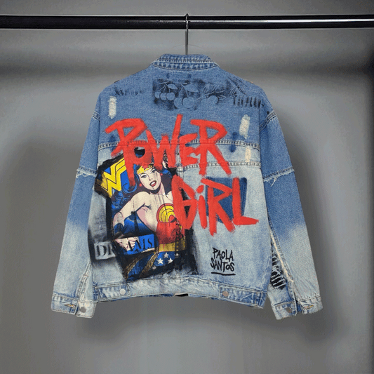 Campera intervenida “Power Girl / + Amor”