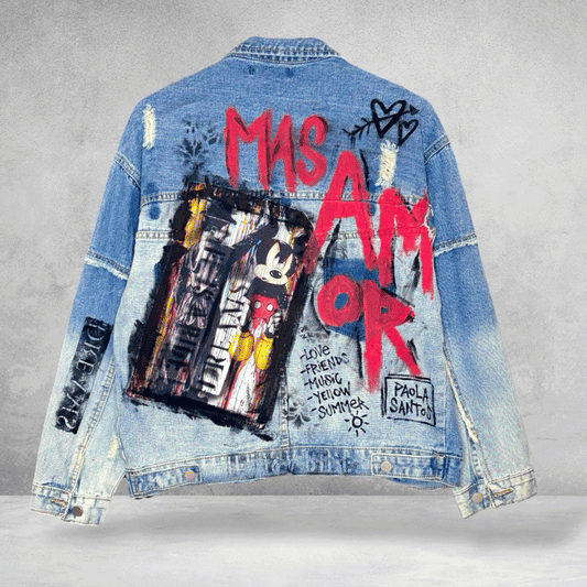 Campera intervenida “Más Amor / Mickey Pop”
