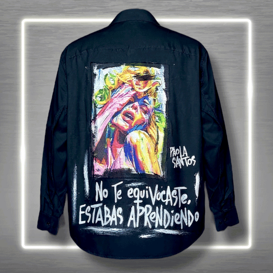 Camisa negra “No te equivocaste, estabas aprendiendo” – Paola Santos