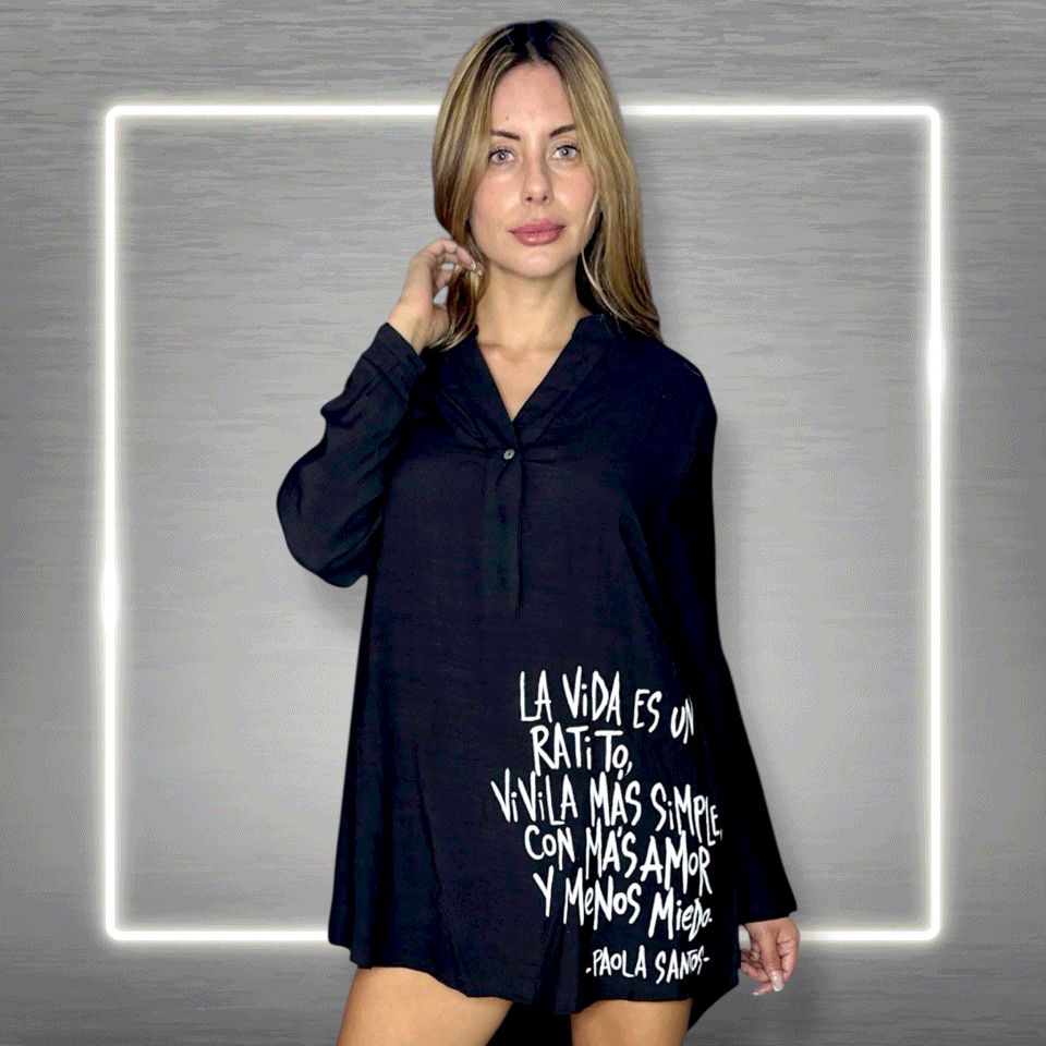 🖤 Camisa Oversize Negra — “La vida es un ratito”