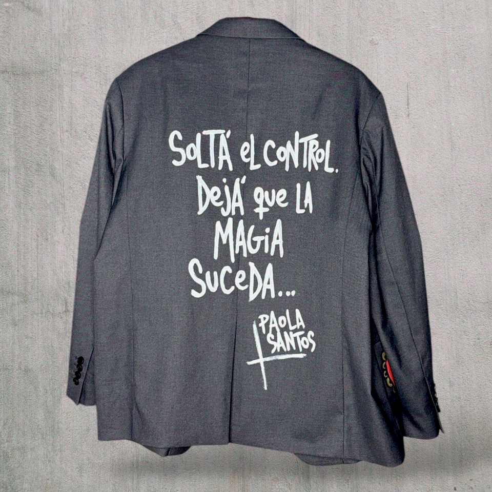 Blazer “Dejá que la Magia Suceda” pintado a mano