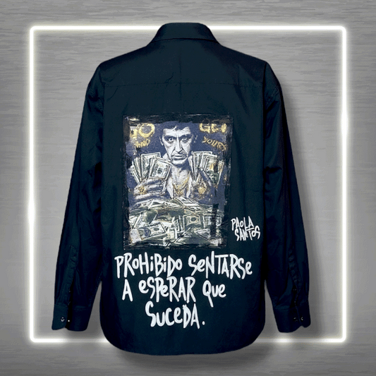 Camisa negra “Prohibido sentarse a esperar que suceda” – Paola Santos