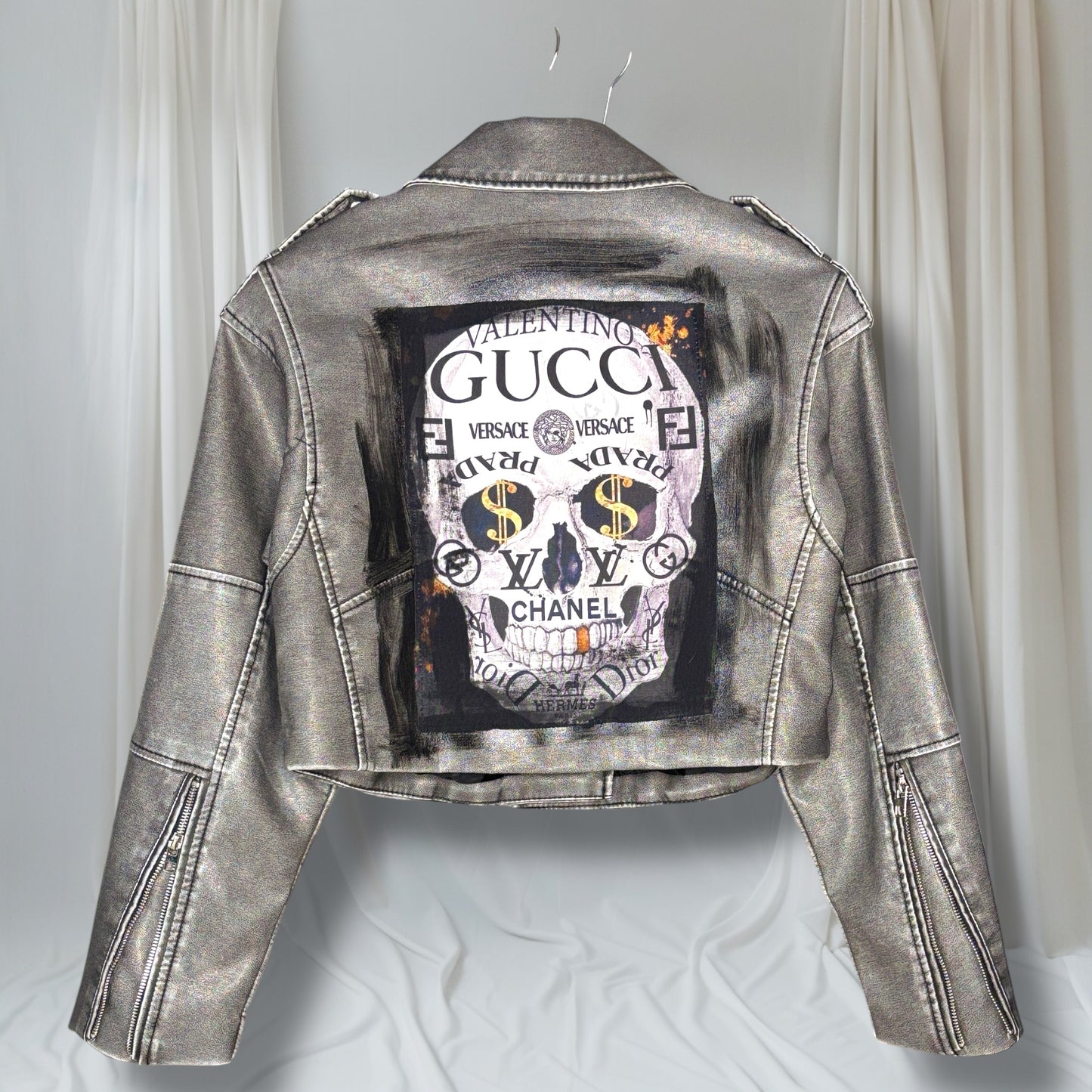 Campera “Luxury Skull” en cuero ecológico
