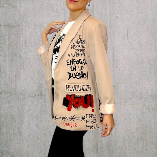 Blazer “Hello Bye” pintado a mano